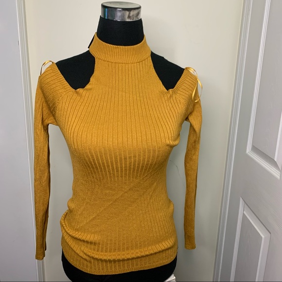 Urban Basic Flattering Cut off Shoulder / Cold Shoulder LongSleeves Top - Picture 3 of 6